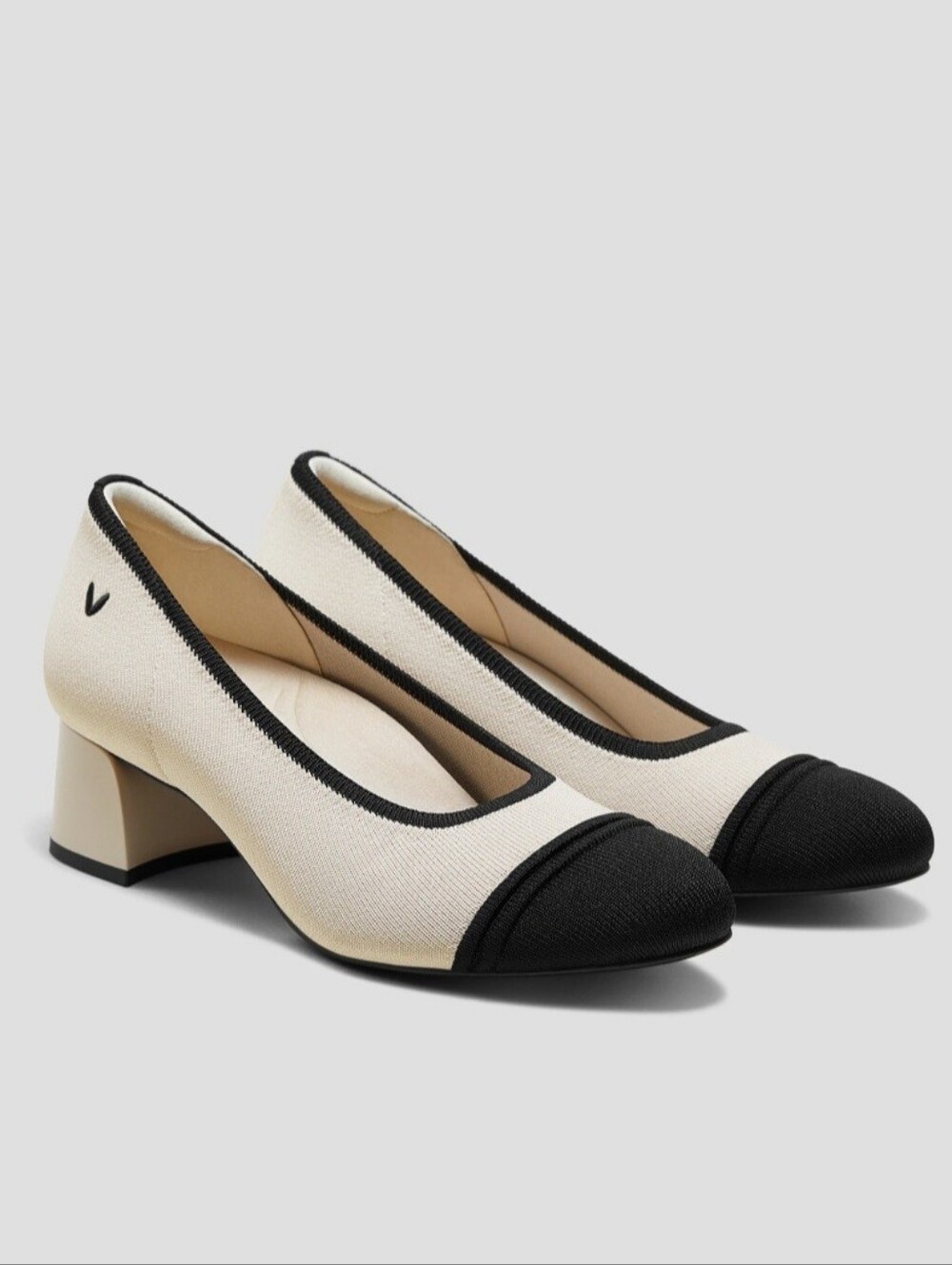 Vivaia Almond Toe Chunky Heels Julie Pro Ivory & Black EU 39 Dark Academia
